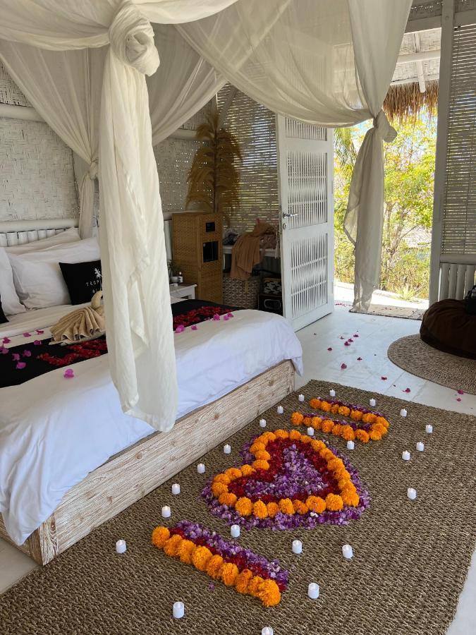 Polilit Tropical Glamping Nusa Penida - Private Romantic Seaside Bungalow Diamond Beach מראה חיצוני תמונה